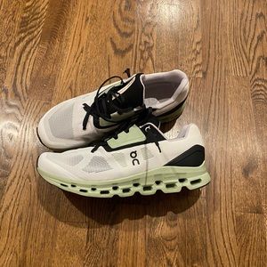 on Cloud cloudstratus sz 12.5